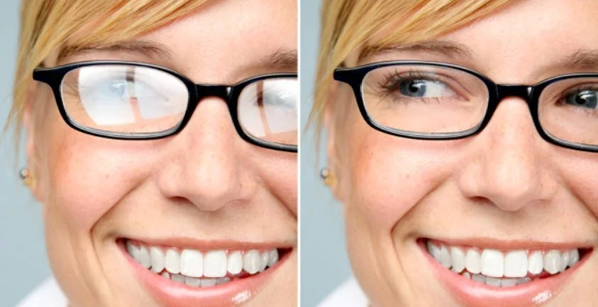 side by side comparision of women with glare and non glare on glasses lense