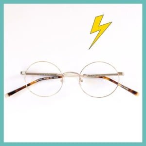 round glasses with harry potter scar illustration